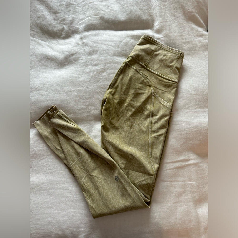 Lululemon leggings size 4! Green texture print